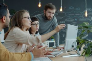 Zespół analizuje wspólnie incydent na jednym ekranie zamiast pracować w silosach dostawców